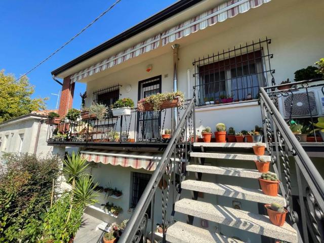 Villa Indipendente in vendita a Ferrara, Reggio Emilia