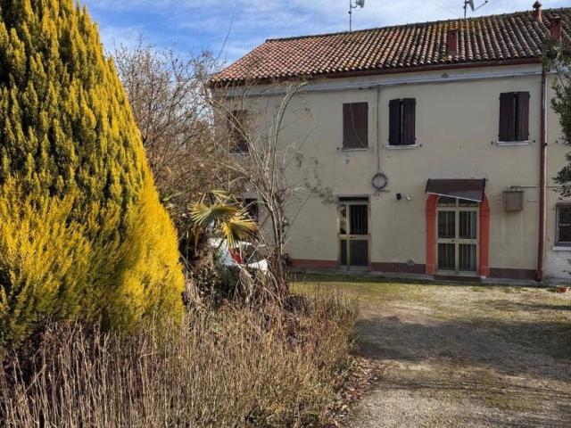 Villa Indipendente in vendita a Ferrara, Reggio Emilia