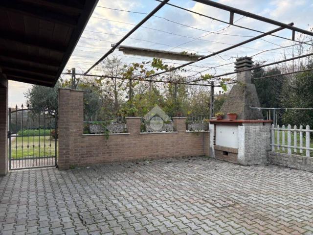Villa Indipendente in vendita a Ferrara, Reggio Emilia