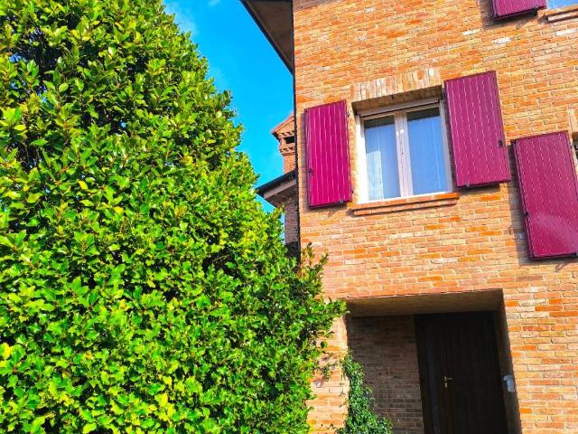 Villa Indipendente in vendita a Ferrara, Reggio Emilia