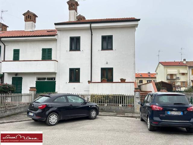 Villa Indipendente in vendita a Ferrara, Reggio Emilia