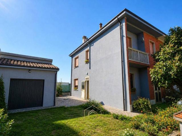 Villa Indipendente in vendita a Ferrara, Reggio Emilia