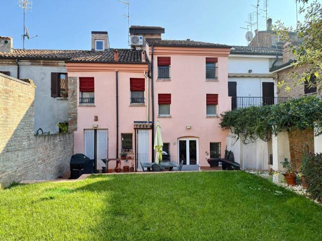 Villa Indipendente in vendita a Centro cittadino, Ferrara