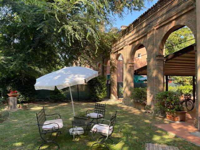 Villa Indipendente in vendita a Ferrara, Reggio Emilia