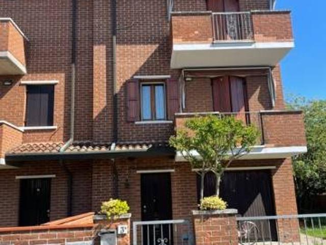 Villa Indipendente in vendita a Villaggio Satellite, Ferrara
