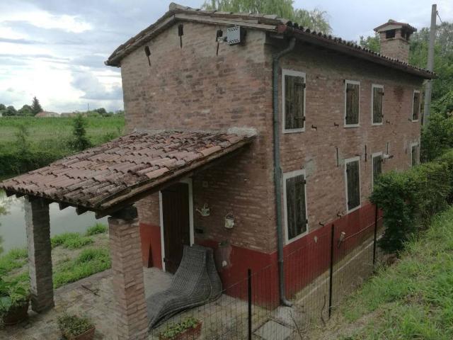 Villa Indipendente in vendita a Ferrara, Reggio Emilia