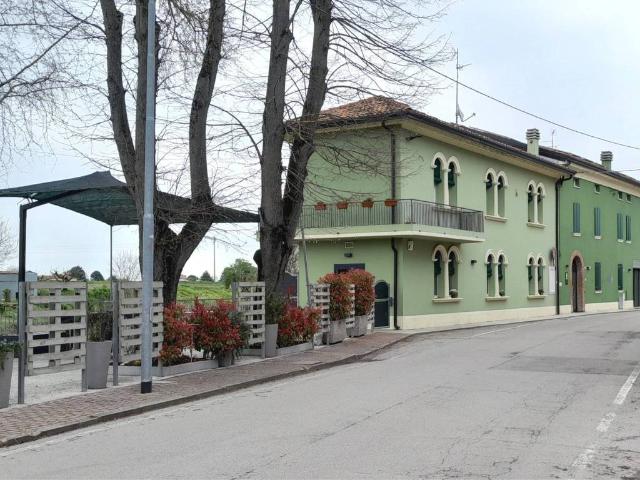Villa Indipendente in vendita a Ferrara, Reggio Emilia