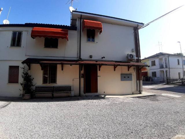 Villa Indipendente in vendita a Ferrara, Reggio Emilia