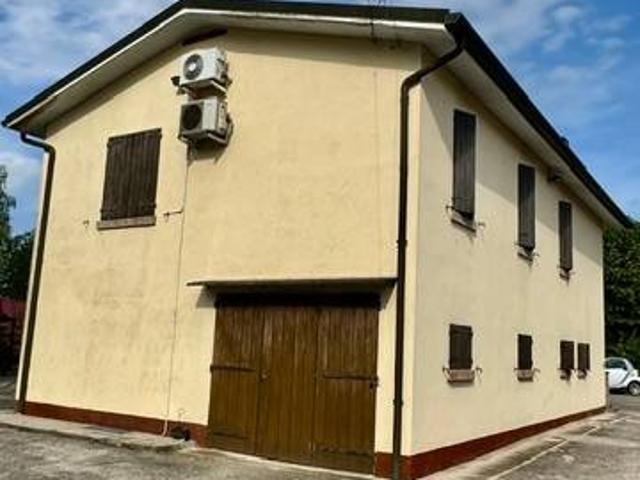 Villa Indipendente in vendita a Ferrara, Reggio Emilia