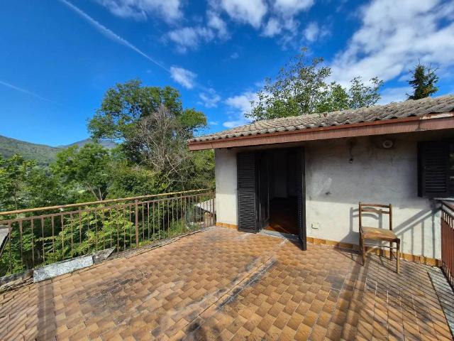 Villa Indipendente in vendita a Ferrera di Varese, Varese