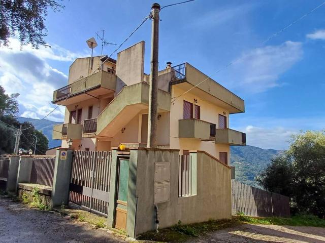 Villa Indipendente in vendita a Ficarra, Sicilia
