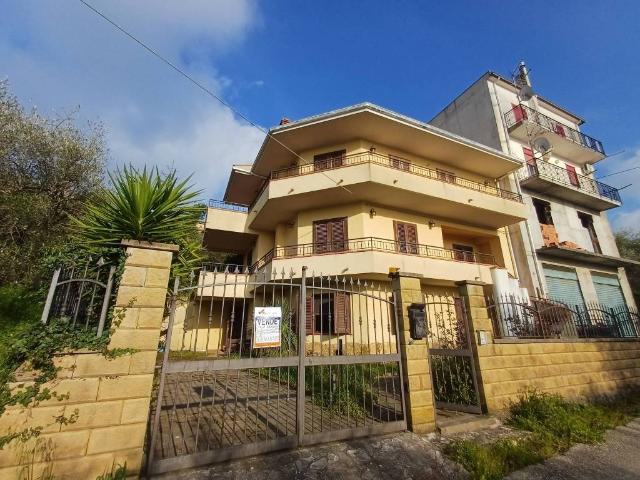 Villa Indipendente in vendita a Ficarra, Sicilia