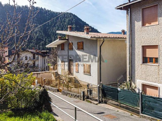 Villa Indipendente in vendita a Fino Del Monte, Lombardia