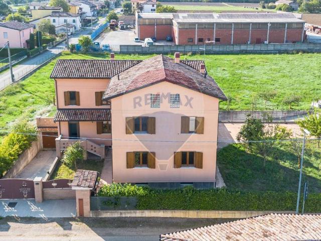 Villa Indipendente in vendita a Fiorenzuola D'arda, Reggio Emilia