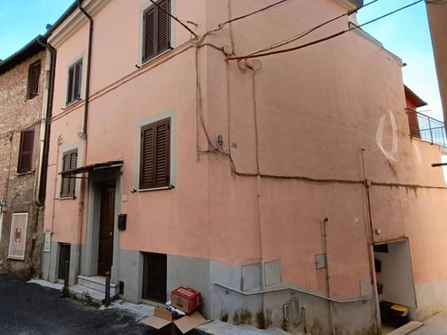 Villa Indipendente in vendita a Fiuggi, Lazio
