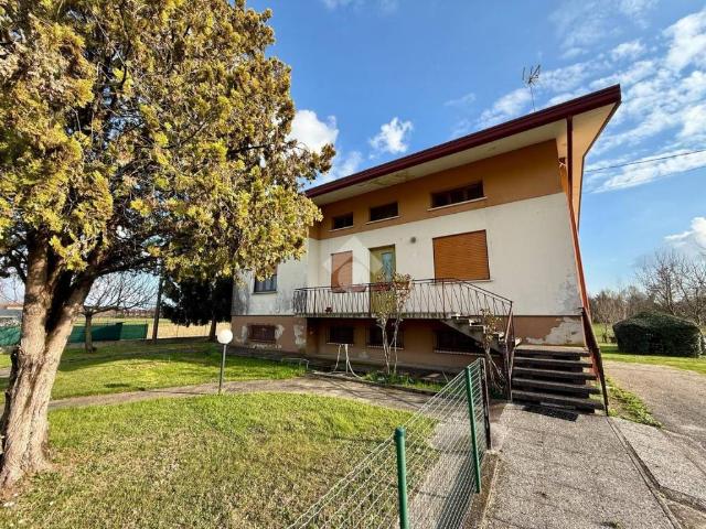 Villa Indipendente in vendita a Fiume Veneto, Friuli-Venezia Giulia