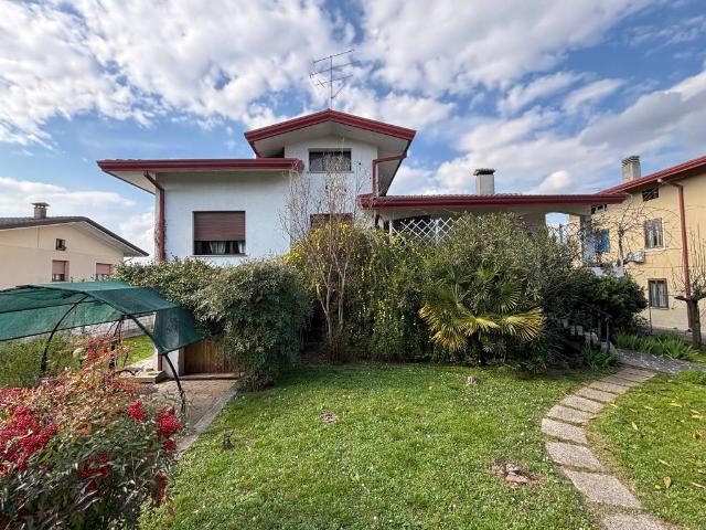 Villa Indipendente in vendita a Fiume Veneto, Friuli-Venezia Giulia