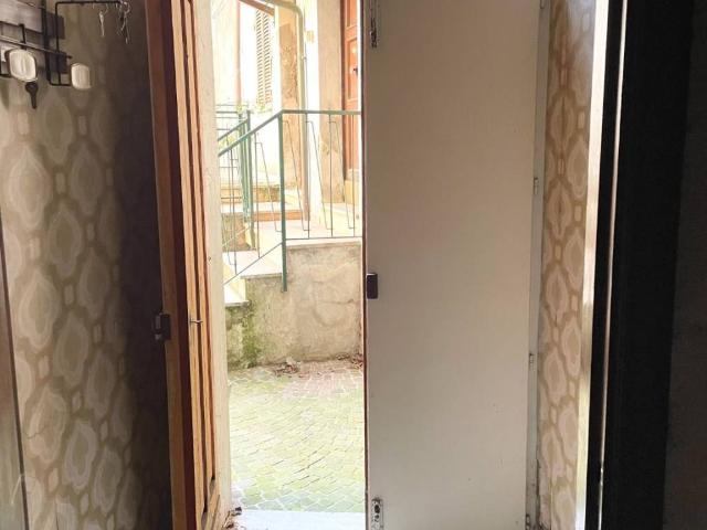 Villa Indipendente in vendita a Capomassa, Fiuminata