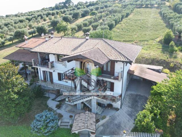Villa Indipendente in vendita a Campli, Abruzzo