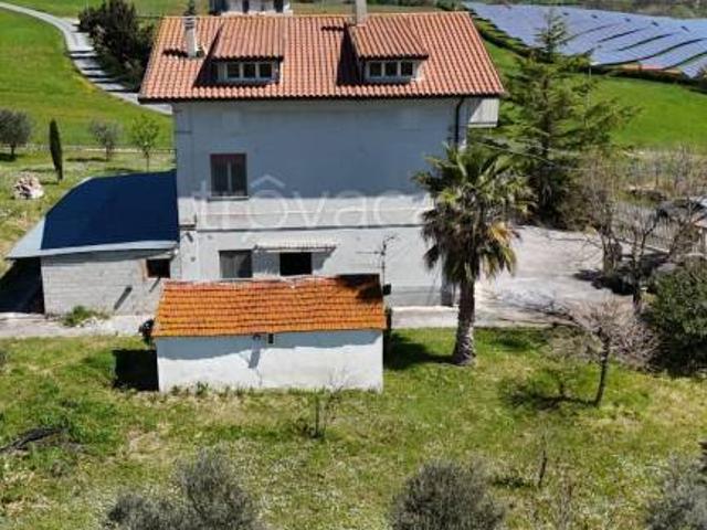 Villa Indipendente in vendita a Campli, Abruzzo
