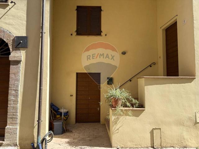 Villa Indipendente in vendita a Foligno, Umbria