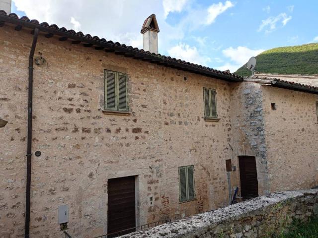 Villa Indipendente in vendita a Foligno, Umbria