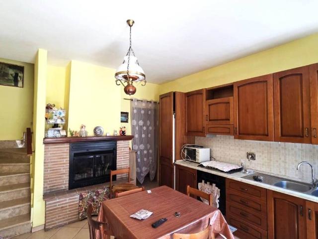 Villa Indipendente in vendita a Scopoli, Foligno