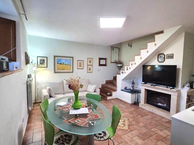 Villa Indipendente in vendita a Scopoli, Foligno