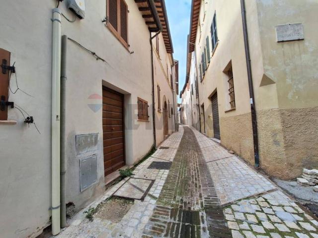 Villa Indipendente in vendita a Foligno, Umbria