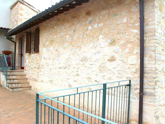 Villa Indipendente in vendita a Foligno, Umbria
