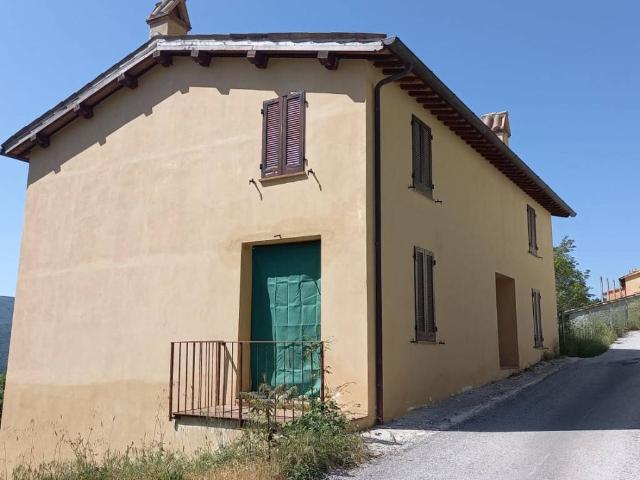 Villa Indipendente in vendita a Foligno, Umbria