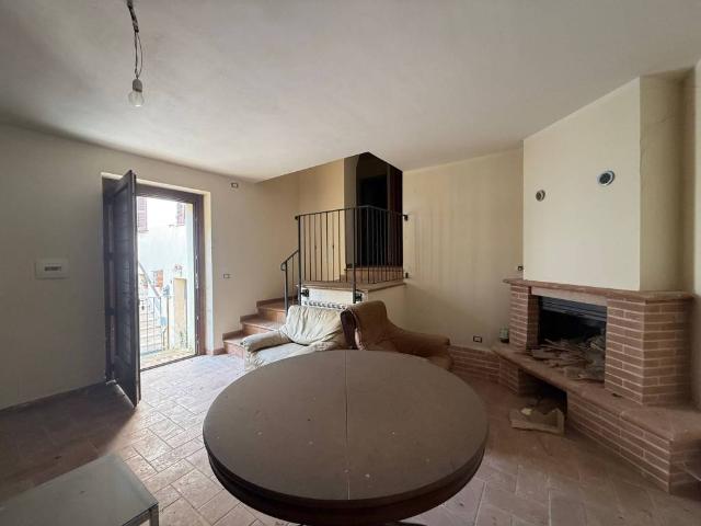 Villa Indipendente in vendita a Foligno, Umbria