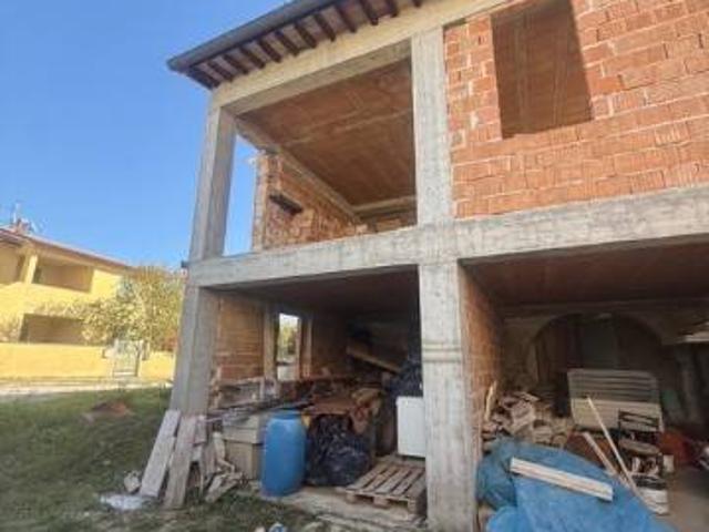 Villa Indipendente in vendita a Foligno, Umbria