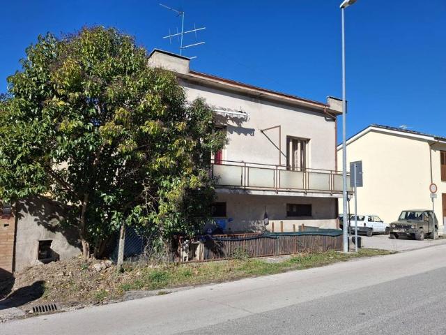 Villa Indipendente in vendita a Foligno, Umbria