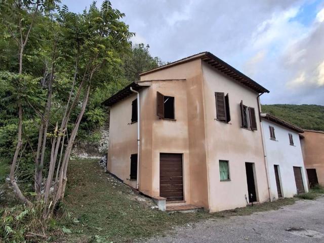 Villa Indipendente in vendita a Foligno, Umbria