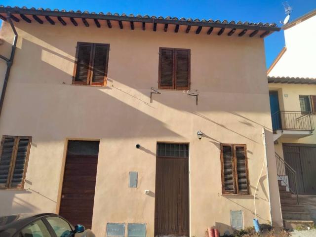 Villa Indipendente in vendita a Foligno, Umbria