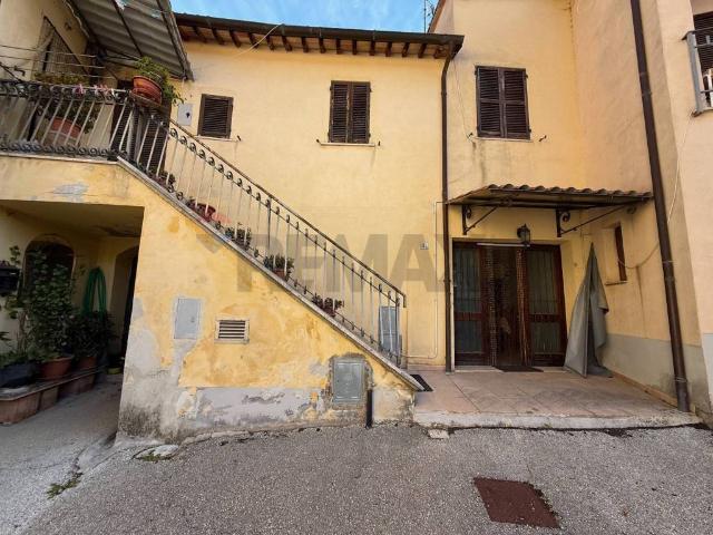 Villa Indipendente in vendita a Foligno, Umbria