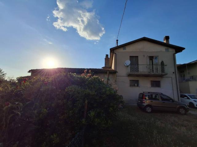 Villa Indipendente in vendita a Cave, Foligno