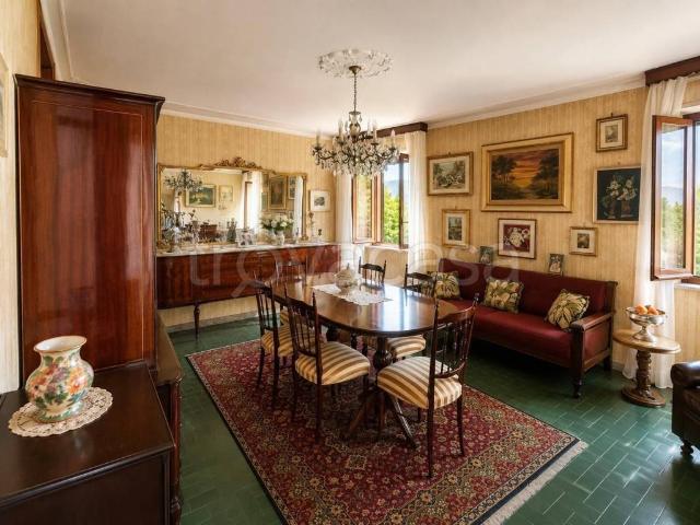 Villa Indipendente in vendita a Follo, Liguria