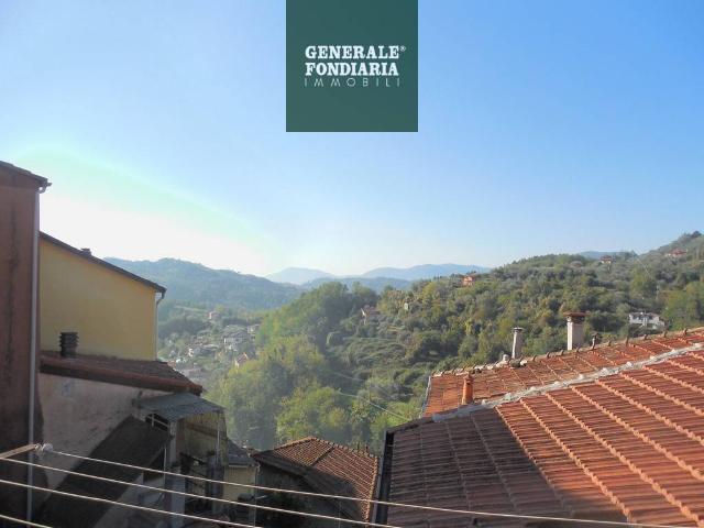 Villa Indipendente in vendita a Follo, Liguria