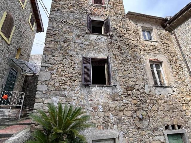 Villa Indipendente in vendita a Follo Alto, Follo