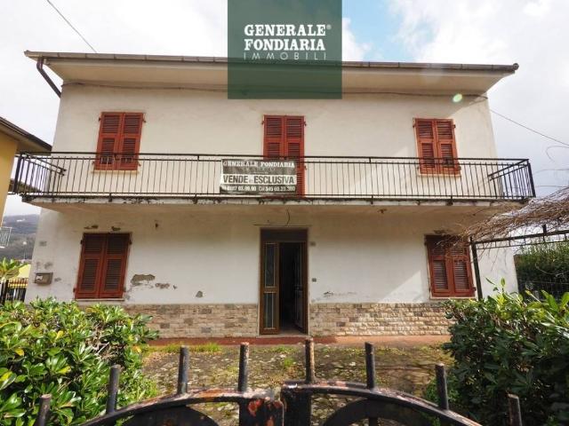 Villa Indipendente in vendita a Follo, Liguria
