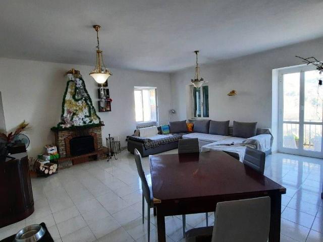 Villa Indipendente in vendita a Follo, La Spezia