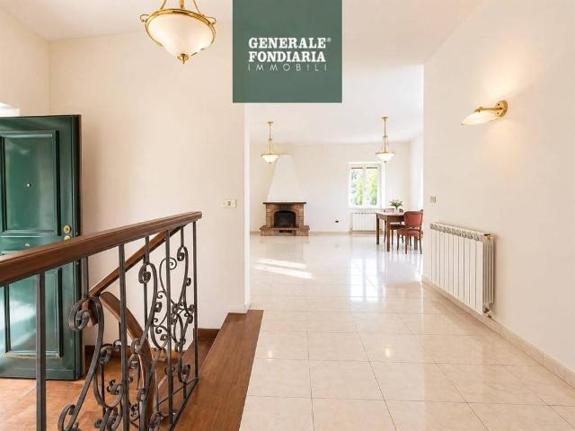 Villa Indipendente in vendita a Piano di Follo, Follo