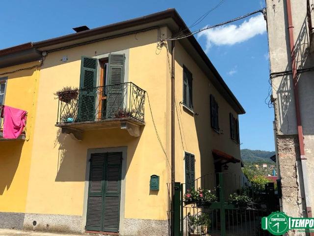 Villa Indipendente in vendita a Follo, Liguria