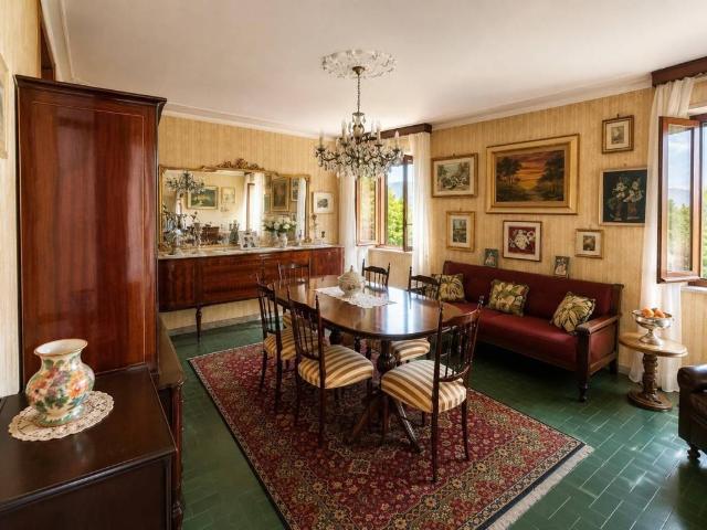 Villa Indipendente in vendita a Follo, Liguria