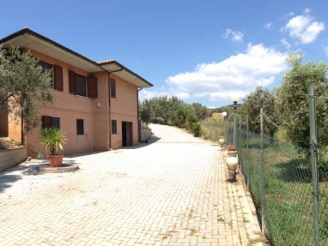 Villa Indipendente in vendita a Follonica, Toscana