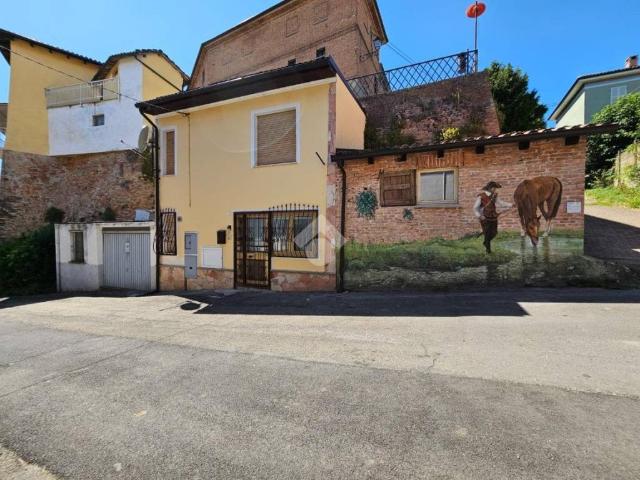 Villa Indipendente in vendita a Piemonte, Asti