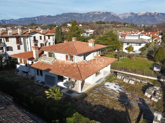 Villa Indipendente in vendita a Onè di Fonte, Veneto