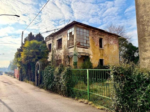 Villa Indipendente in vendita a Onè di Fonte, Veneto